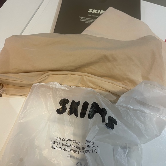 Skims shapewear set - Picture 5 of 5